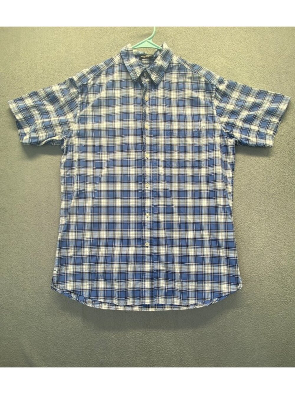 Eddie Bauer Men’s  Button Down Short Sleeve Shirt - Blue Plaid   Size small